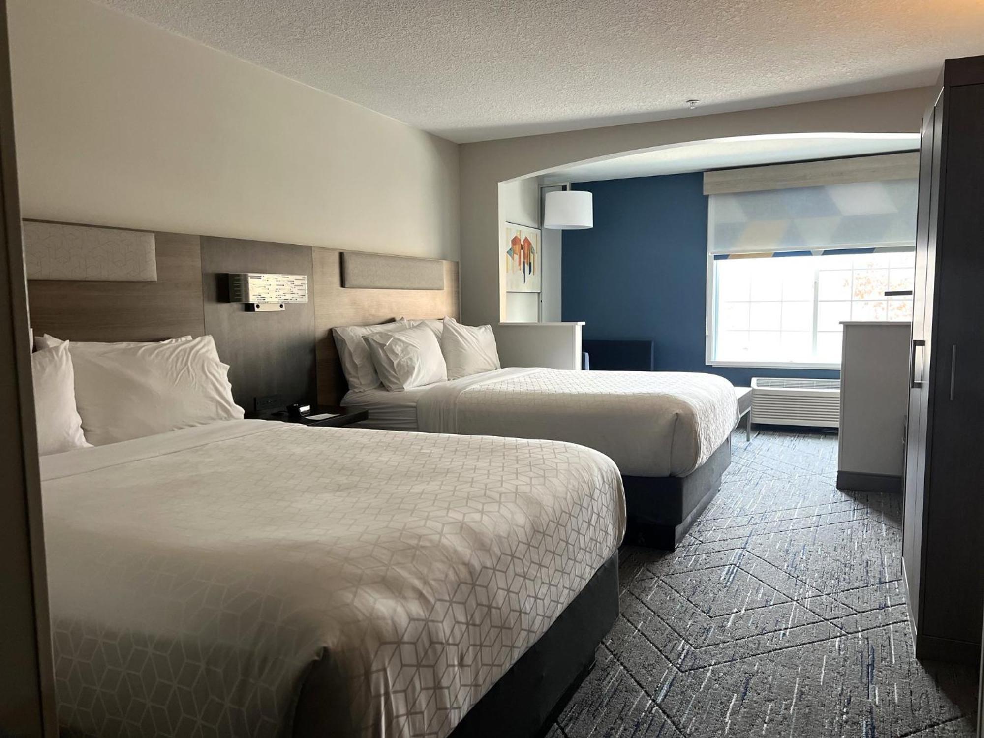 Holiday Inn Express Hotel & Suites Portland - Jantzen Beach By Ihg Exterior photo