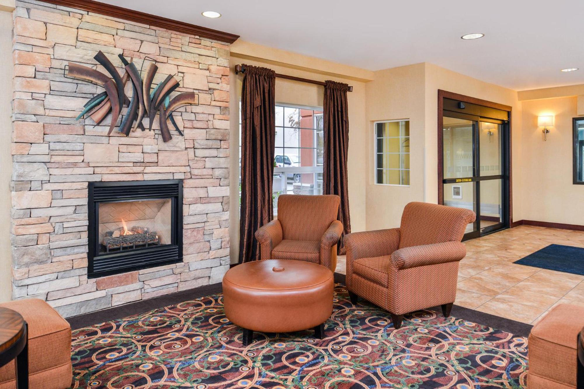 Holiday Inn Express Hotel & Suites Portland - Jantzen Beach By Ihg Exterior photo