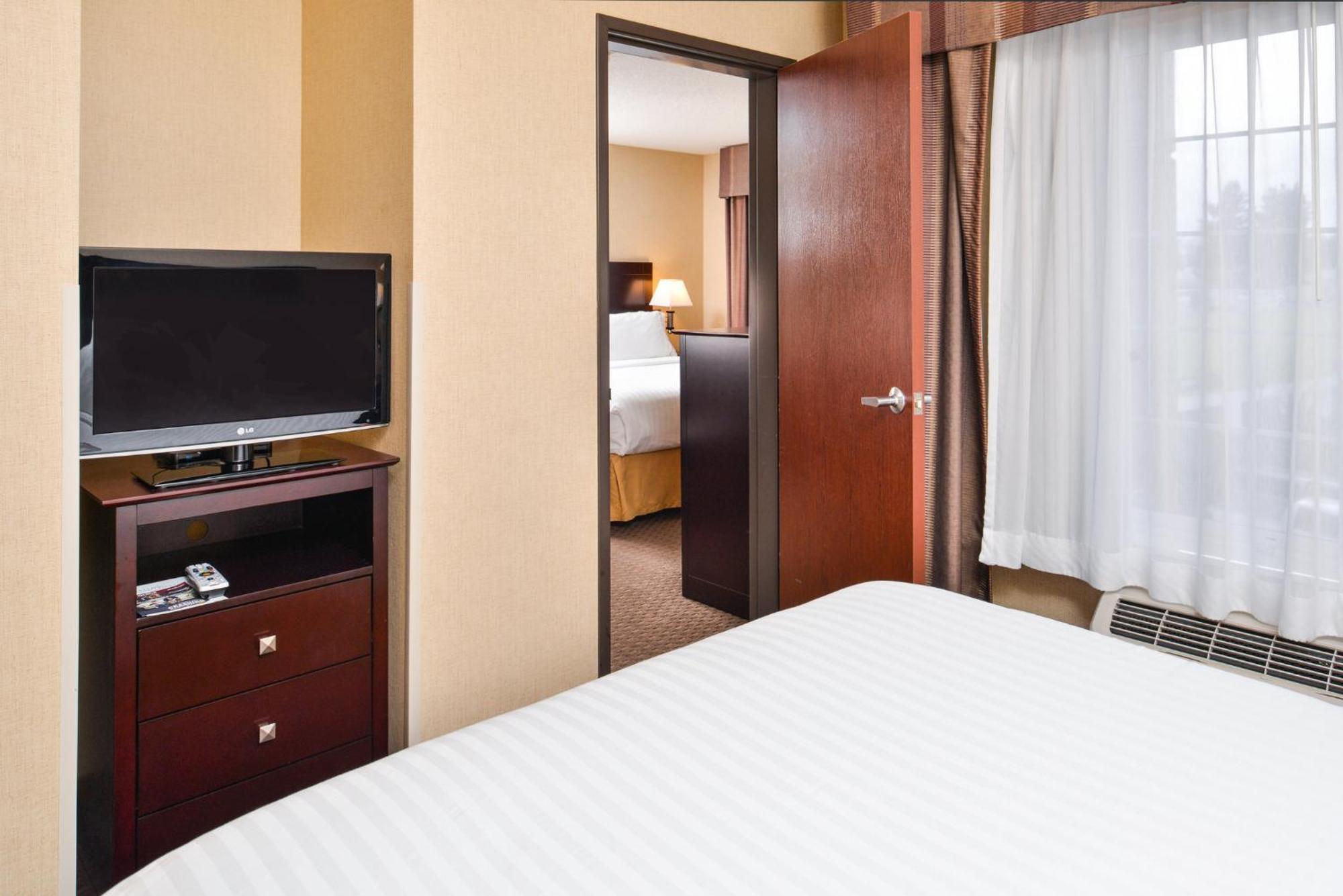 Holiday Inn Express Hotel & Suites Portland - Jantzen Beach By Ihg Exterior photo