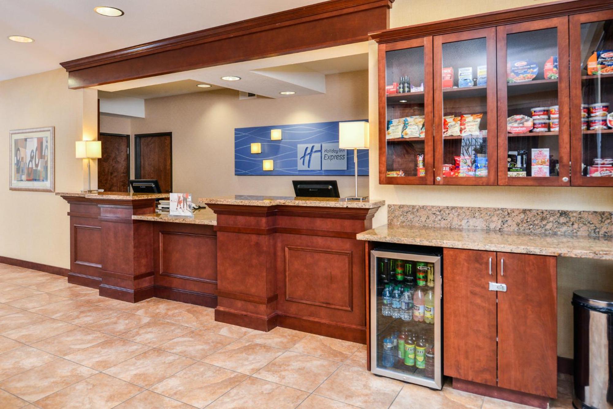 Holiday Inn Express Hotel & Suites Portland - Jantzen Beach By Ihg Exterior photo